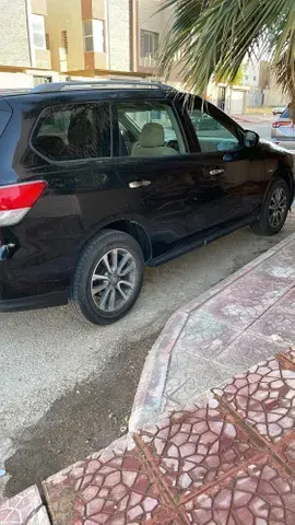 نيسان باثفايندر  3.5L SL 4WD 7 Seater 2013