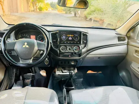 Mitsubishi L200 2.4L Double Cab GL (2WD) 2017
