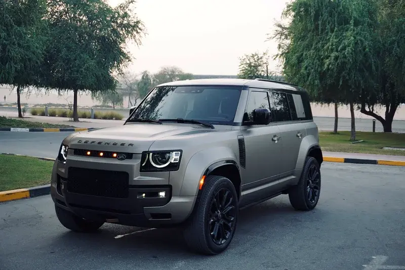 Land Rover Defender 2025