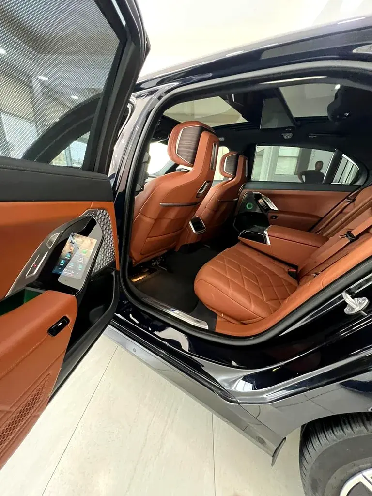 بي أم دبليو i7 2024