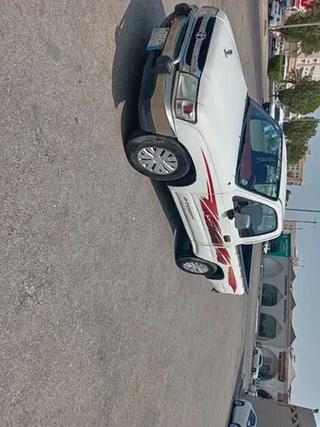 تويوتا هيلوكس 2004