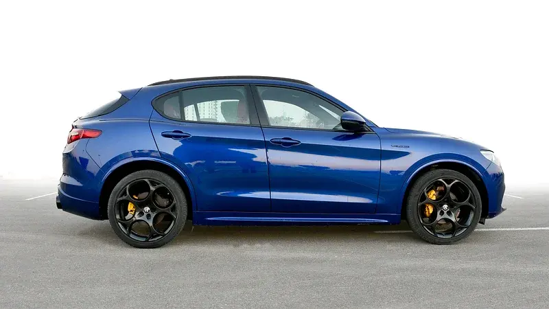 ألفا روميو ستيلفيو 2022