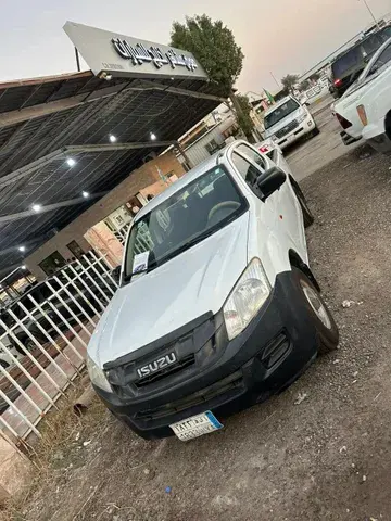 ايسوزو دي-ماكس 2015