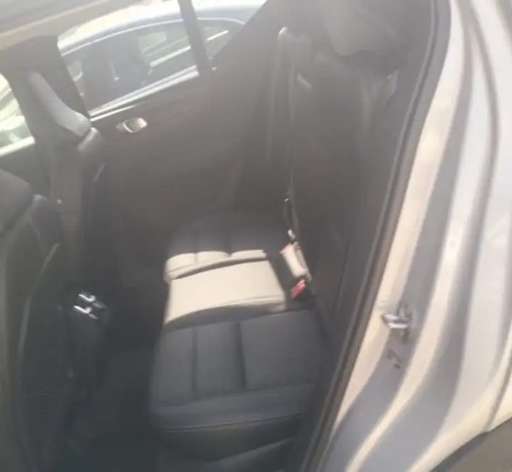 فولفو XC 40 2025