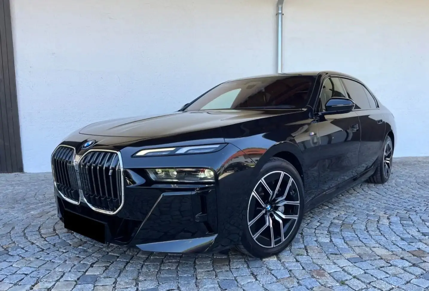 بي أم دبليو i7 2023