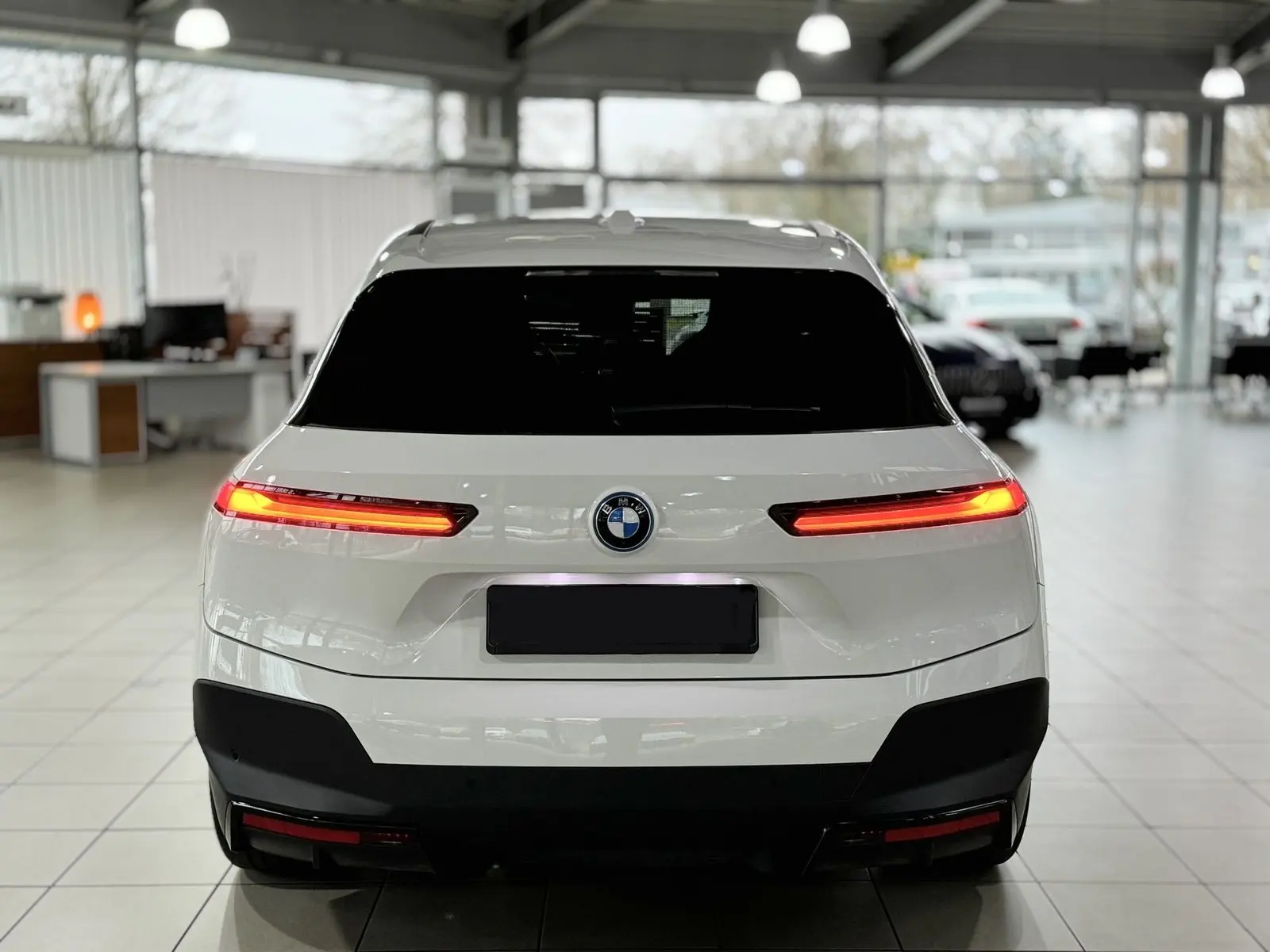 بي أم دبليو iX 2022