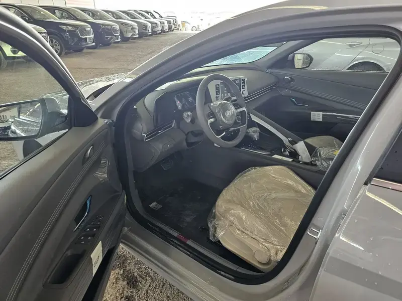 Hyundai Elantra 2025