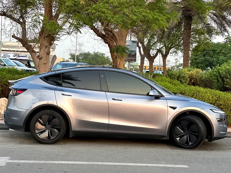 Tesla Model Y 2025