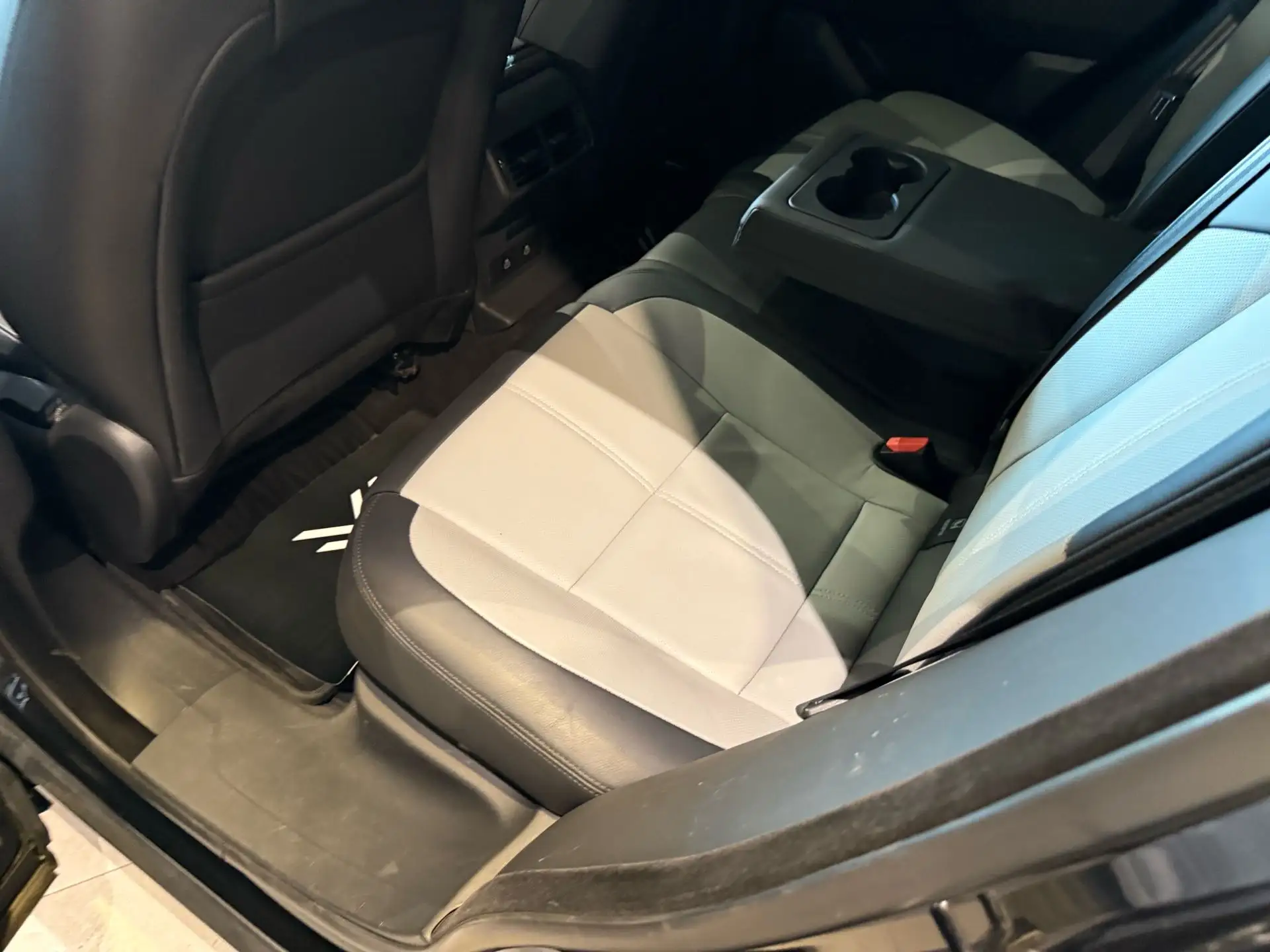 Land Rover Range Rover Velar 2025