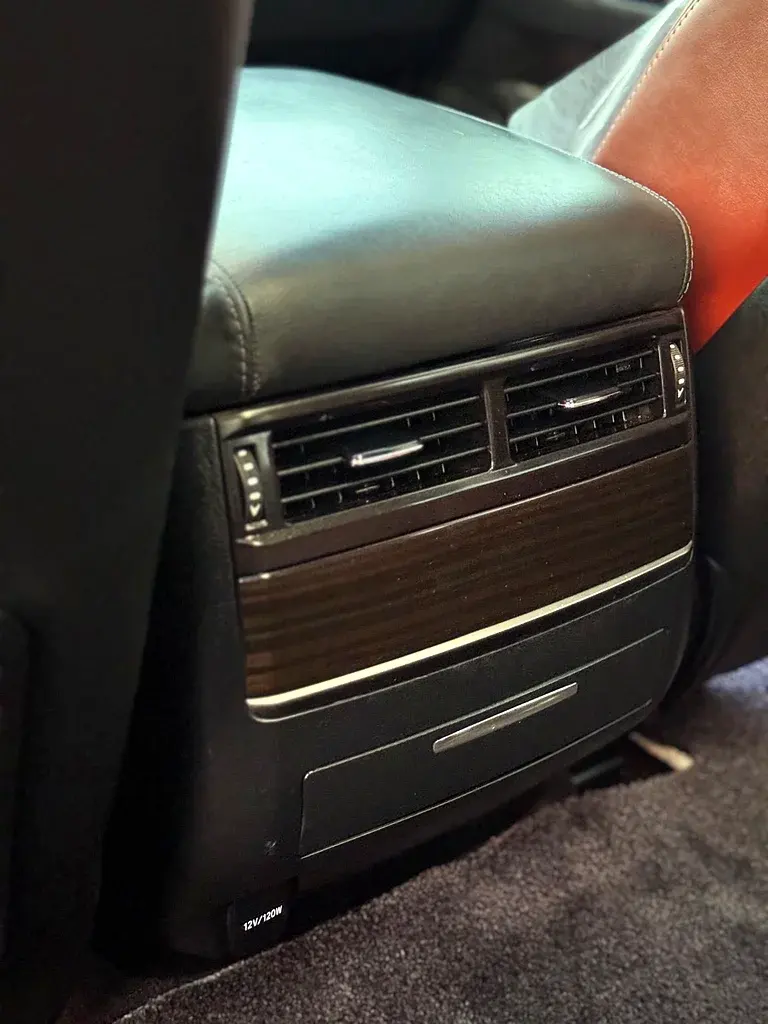 لكزس LX 570 Platinum S 2018 بحالة الوكالة التامة وسعر عرض ممتاز.