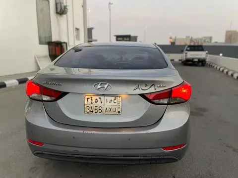هيونداي إلنترا 2015