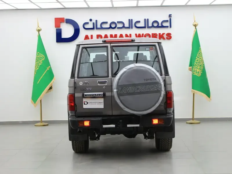 تويوتا لاندكروزر صالون 2024 نص فل