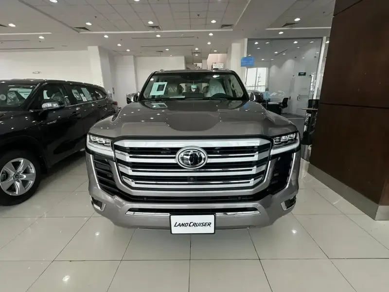 تويوتا لاندكروزر صالون 2024