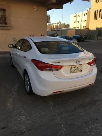 هيونداي إلنترا 2014