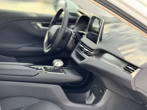 New Hongqi E-QM5 Luxury 2024