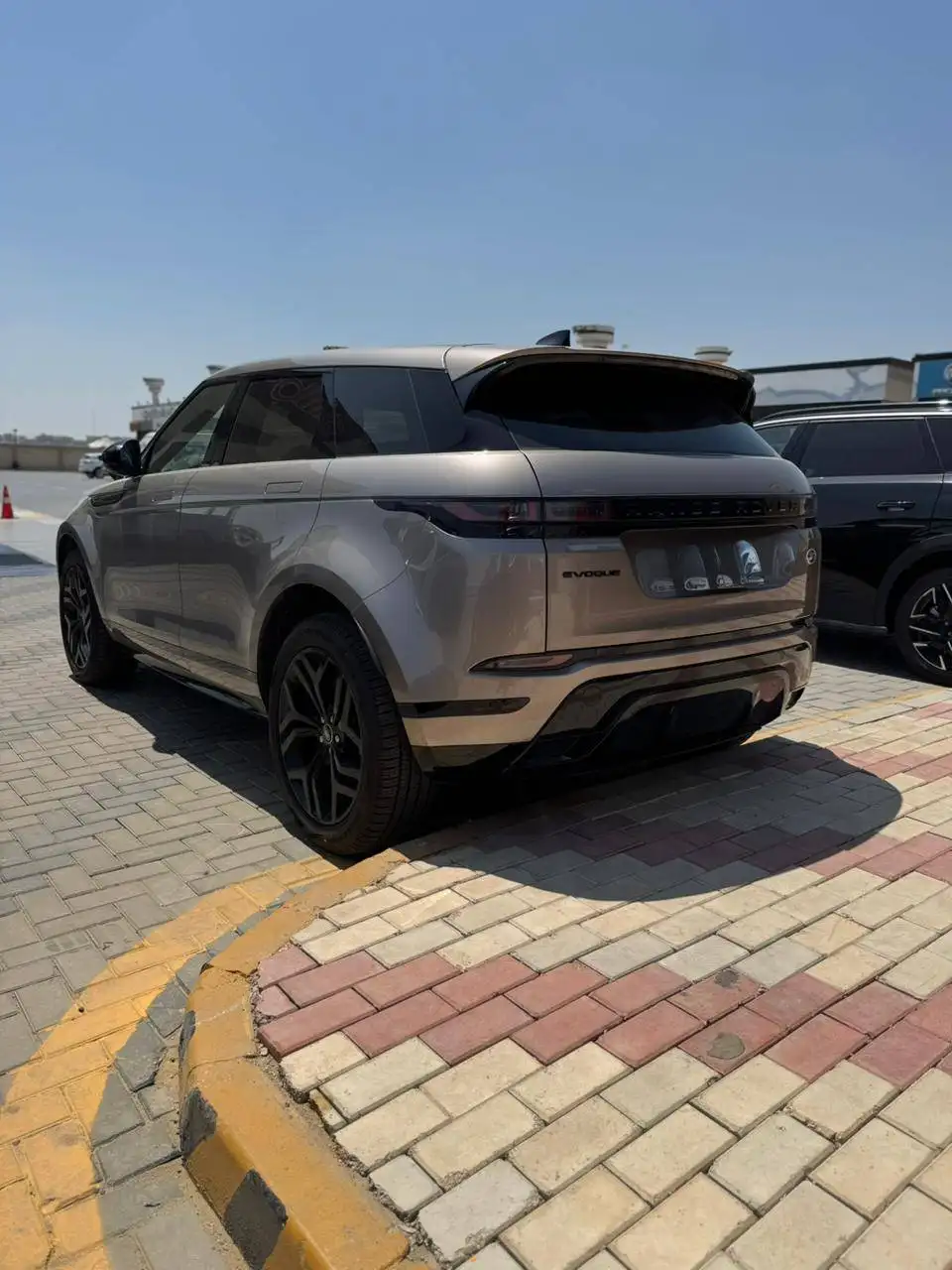 لاند روفر رانج روفر إيفوك 2023