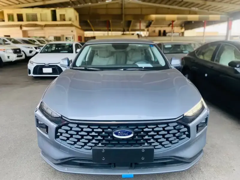 فورد توروس 2025 امبيانتي