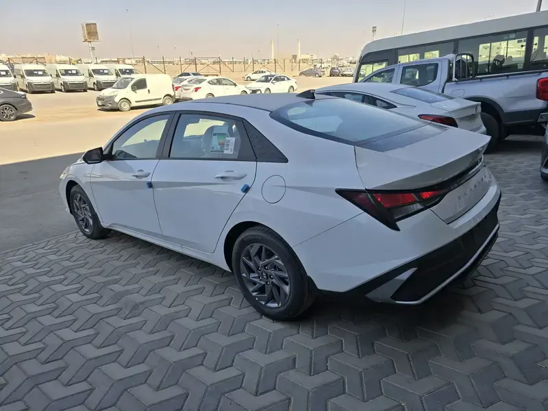 Hyundai Elantra 2025