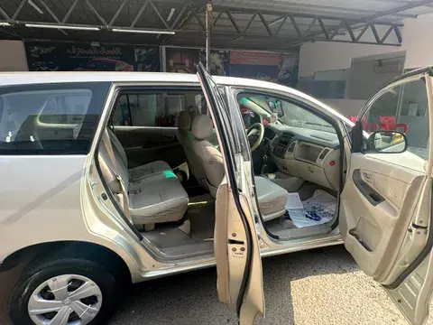 Toyota Innova 2011