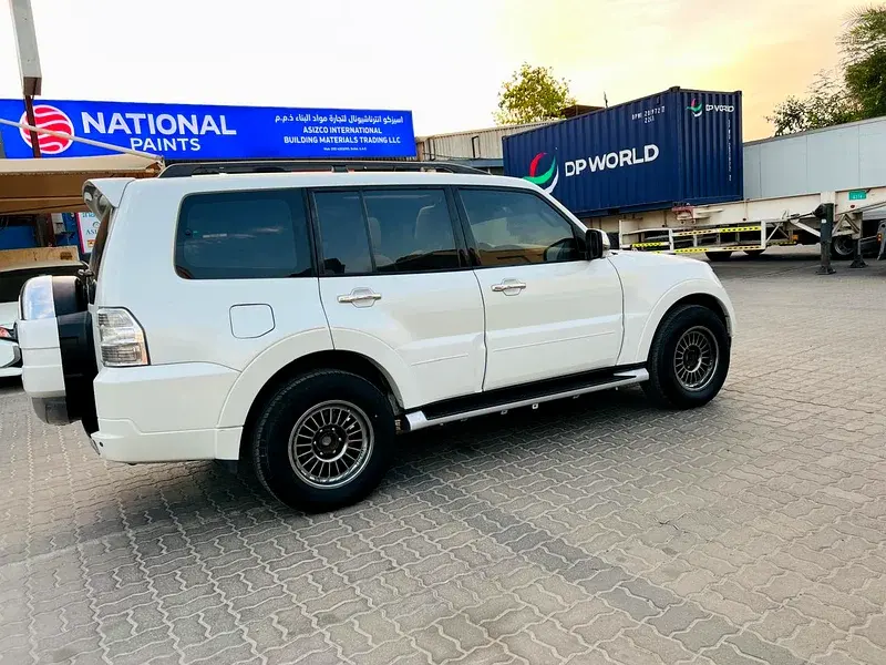 ميتسوبيشي باجيرو 2011