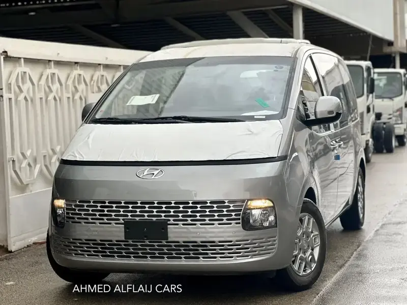 هونداي ستاريا 2025ديزل 9 راكب جير اتوماتيك بأكثر من لون