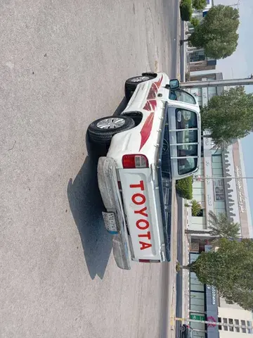 تويوتا هيلوكس 2004