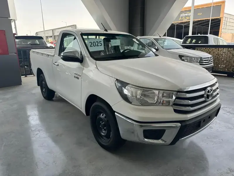 تويوتا هايلكس 2025 HILUX SC 2.4 PICK UP DIESEL MANUAL 4X2 GL 2025
