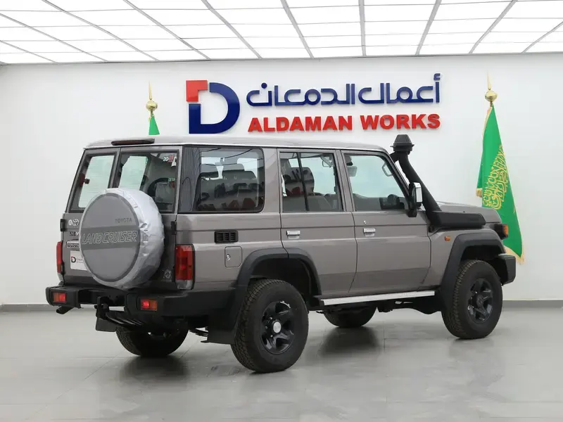 تويوتا لاندكروزر صالون 2024 نص فل