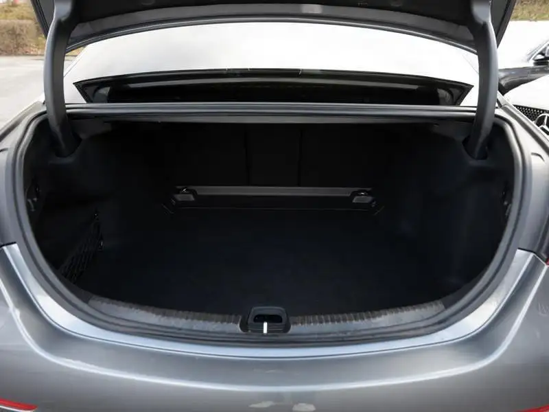 مرسيدس بنز C Class 2024