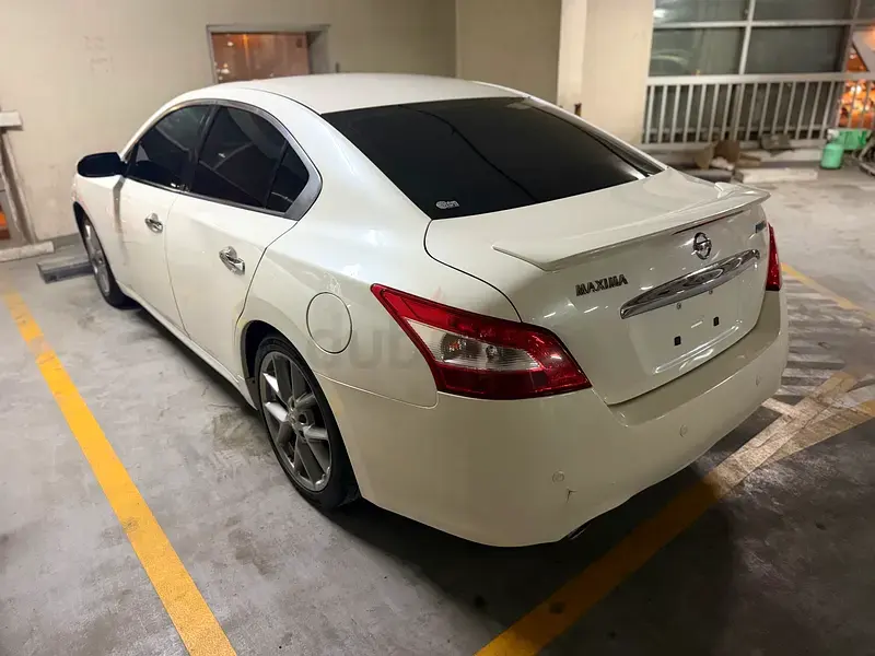 Nissan Maxima 2011