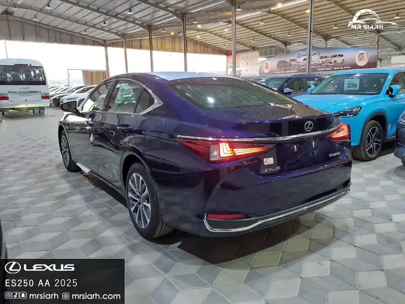 Lexus ES 2025