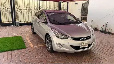 هيونداي إلنترا 2012