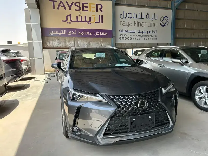 لكزس UX 2025 نص فل