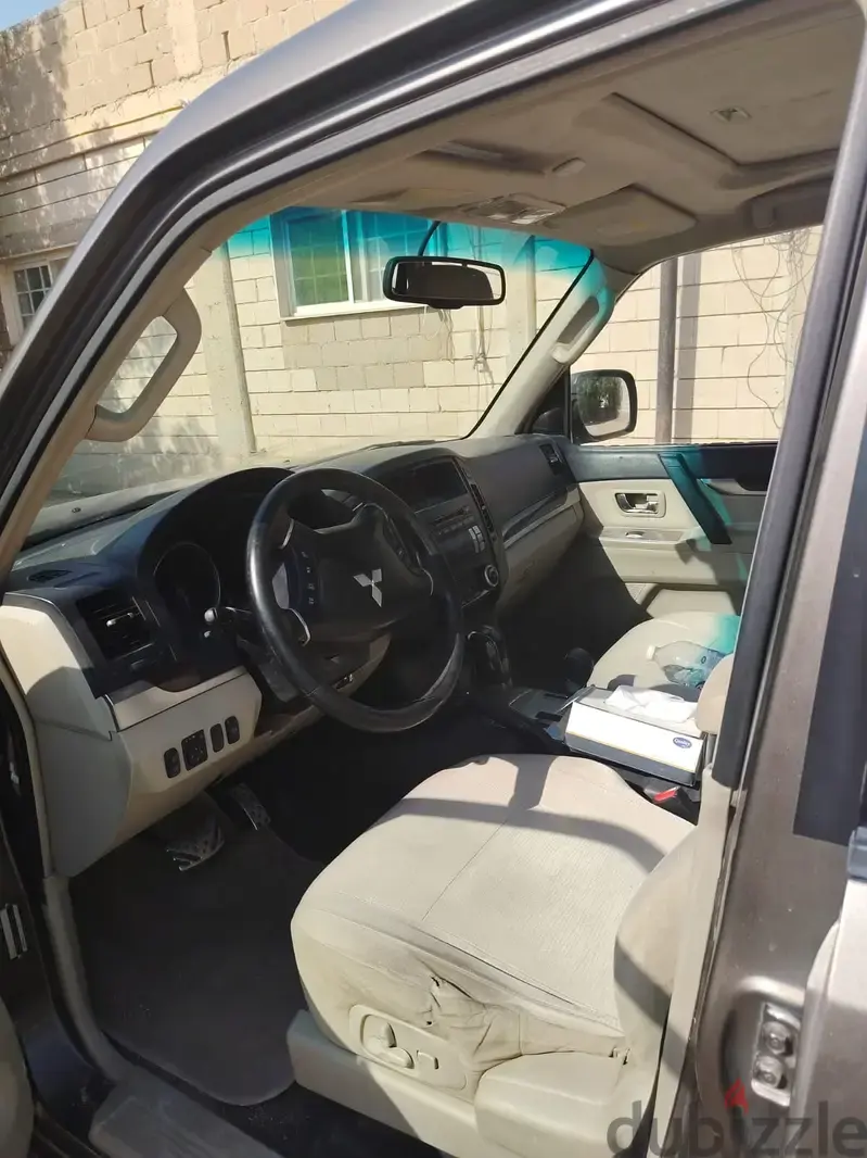 ميتسوبيشي باجيرو 2010