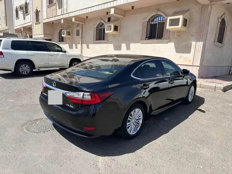 لكزس ES 2018