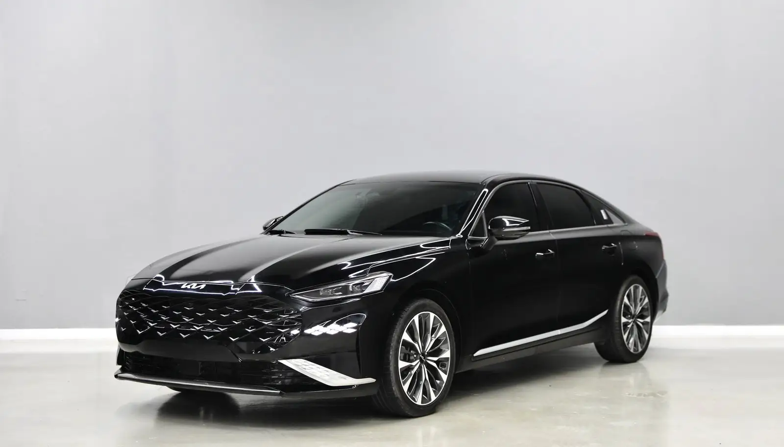 Accident Free | 2.5L | Free Insurance and Registration | Under Warranty Till 2026 | A001725