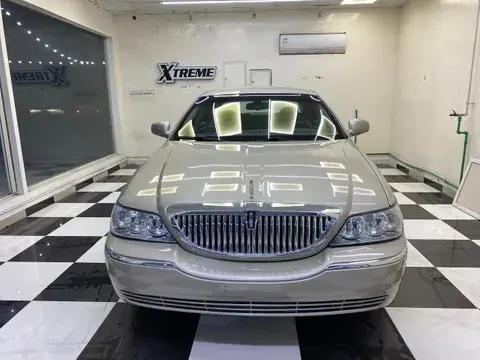 لينكولن تاون كار 2010 104660