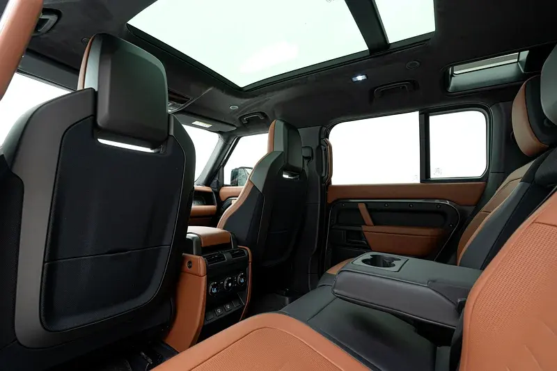 Land Rover Defender 2025