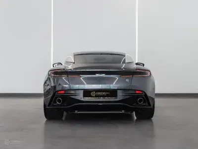 2017 استون مارتن دي بي 11