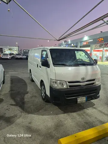 Toyota Hiace 2013