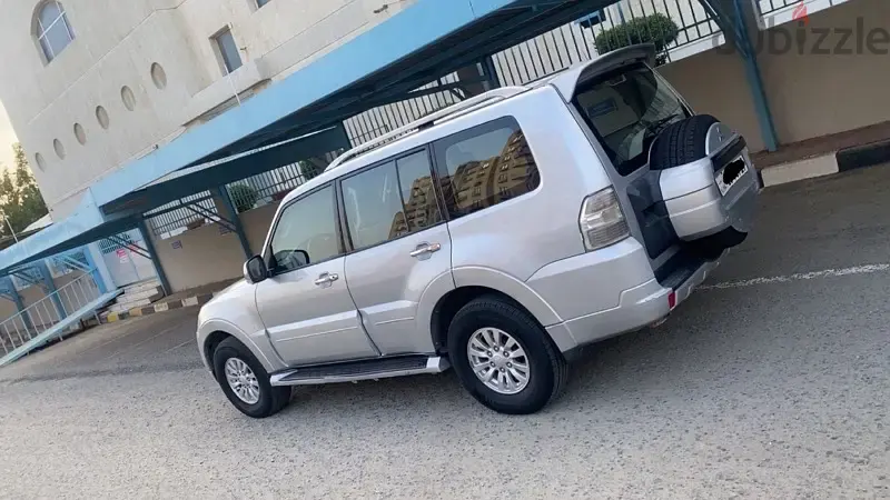 ميتسوبيشي باجيرو 2012