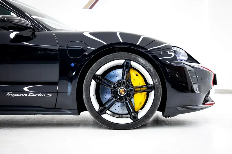 بورش تايكان 2021