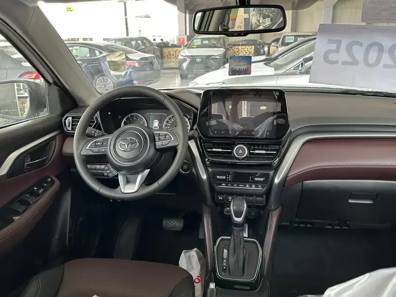 تويوتا أوربان كروزر 2025 URBAN CRUISER 1.5 SUV PETROL AUTOMATIC 4