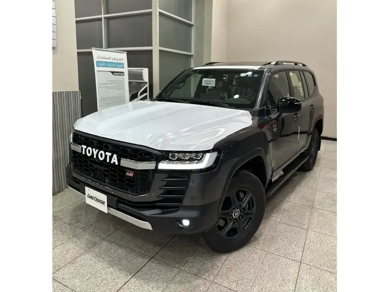 تويوتا لاندكروزر صالون GR-S هايبرد 2025