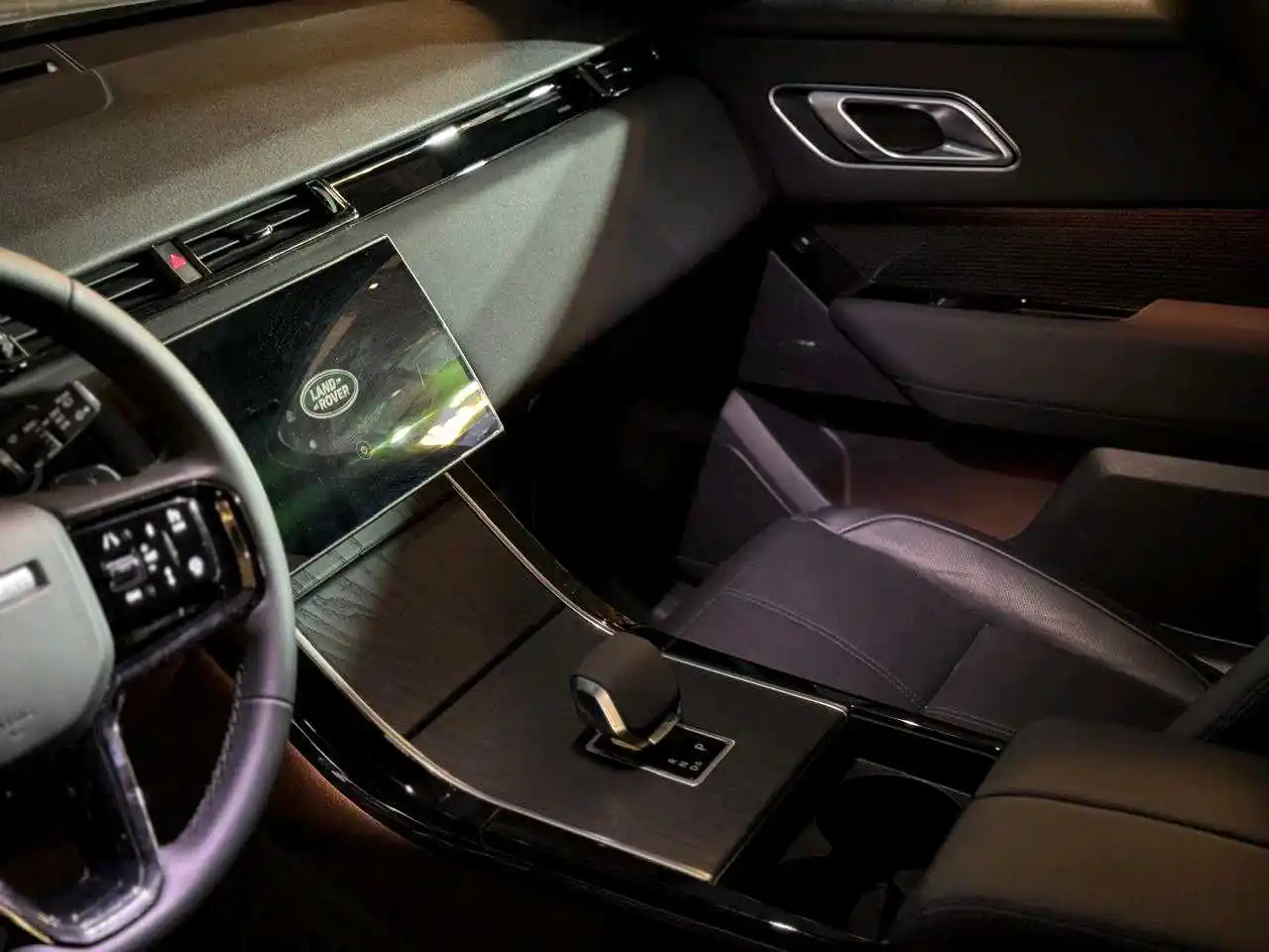 Land Rover Range Rover Velar 2024