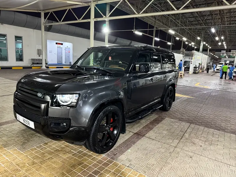 Land Rover Defender 2023