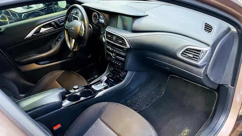 إنفينيتي QX30 2018