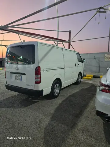 Toyota Hiace 2013