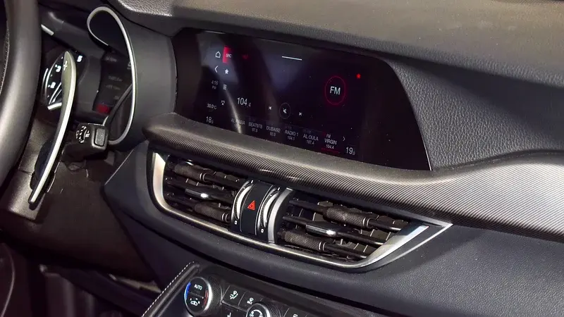 ألفا روميو ستيلفيو 2023