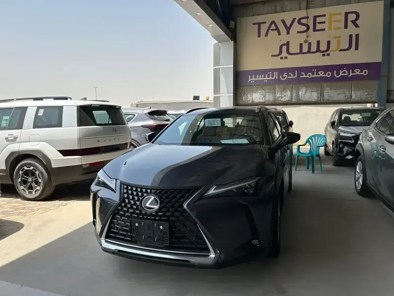 لكزس UX 2025 نص فل